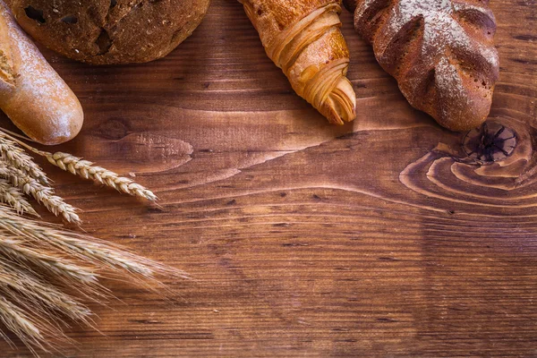 Loafs de pan y baguettes —  Fotos de Stock