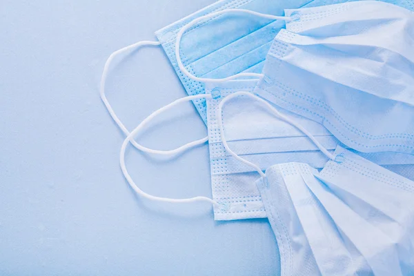 Tek kullanımlık yüz maskeleri