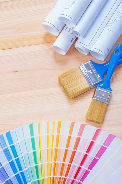 Paleta de colores con pinceles — Foto de Stock