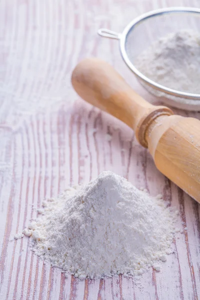 White natural flour