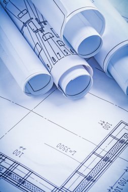 Beyaz inşaat planları yığını