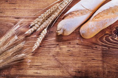 İki baget ve kulakları buğday