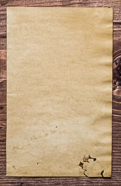 Blanco papier op oude houten bord — Stockfoto