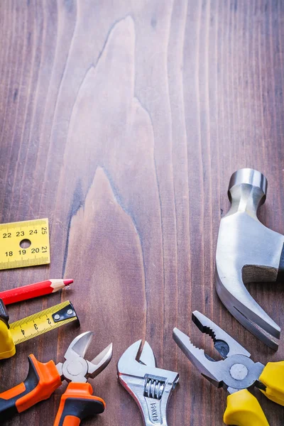 Juego de herramientas sobre mesa de madera — Foto de Stock