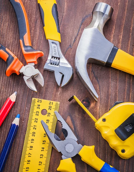 Herramientas en tablero de madera — Foto de Stock