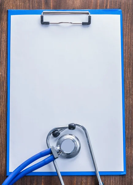 Clipboard com branco blanc folha de papel — Fotografia de Stock