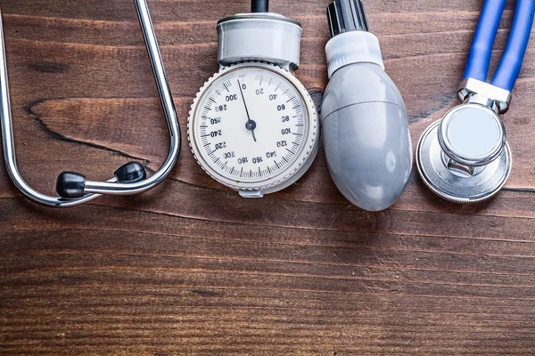 Blood pressure monitor and stethoscope — Stock Photo, Image