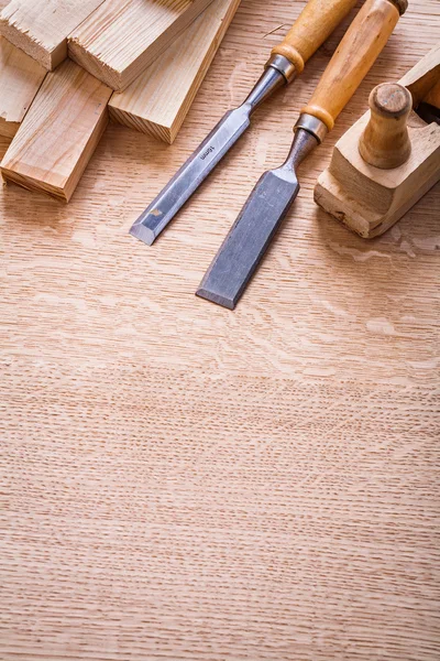Holzarbeiter hobeln und hölzern planken — Stockfoto