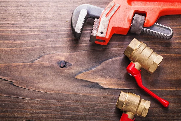 Plumbers tools on vintage wooden board — Stock Photo, Image