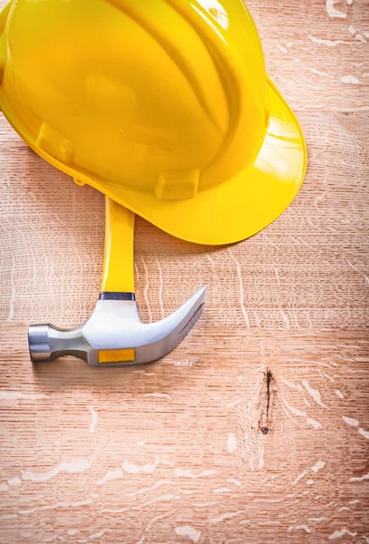 Claw hammer and yellow helmet — Stock Photo, Image