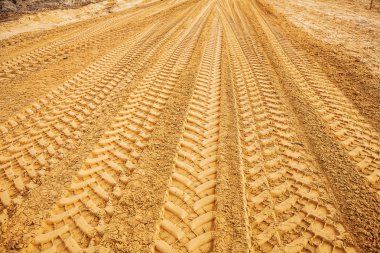 Görünüm traks kum üzerinde