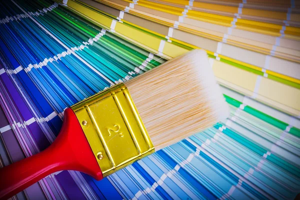 Paint brush on color palette — Stock Photo, Image