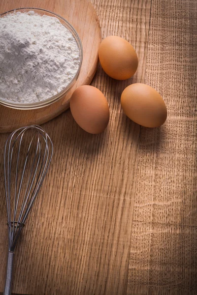 Flour in bowl on wooden board — Stock Photo, Image