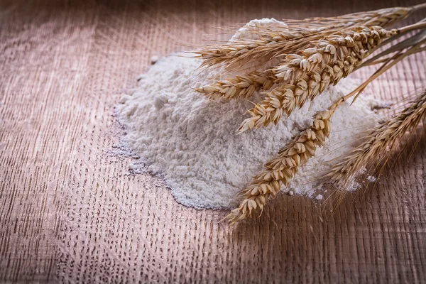 Ears of rye on wooden board — Stock Photo, Image