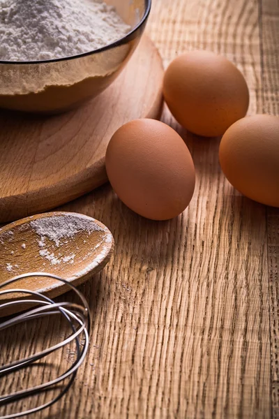 Flour in bowl on wooden board — Stock Photo, Image