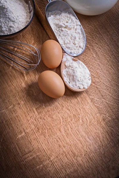 Eggs on vintage wooden board — Stock Photo, Image