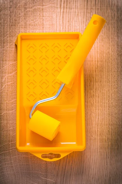 Rooler de pintura amarilla — Foto de Stock