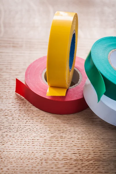 Rollos de cinta aislante en tablero de madera — Foto de Stock