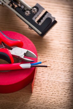 Elektrik çalışma araçlar kümesi