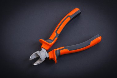 Turuncu kulplu açılan Kerpetenler