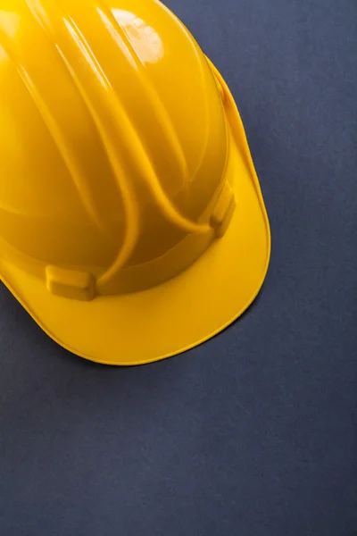 Casco da costruzione giallo — Foto Stock