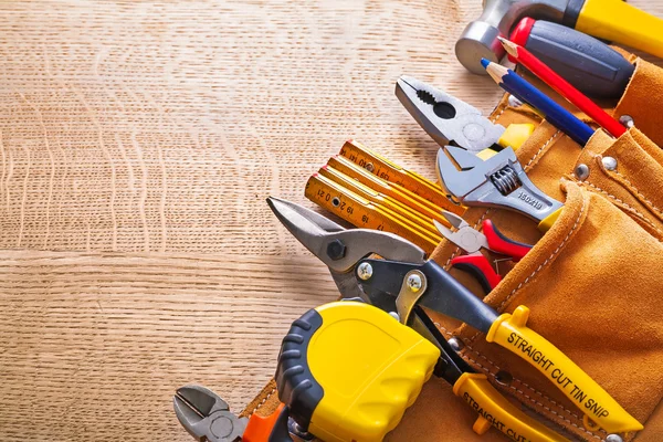 Juego de herramientas sobre tabla de madera — Foto de Stock