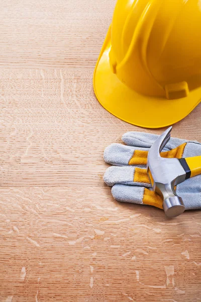 Gele helm beschermende handschoen — Stockfoto