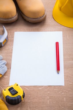 Boş yaprak kağıt kalem ile