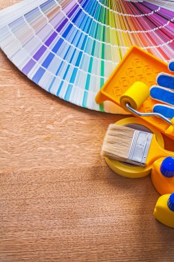 Boya araçlarına ve pantone renk paleti Kılavuzu üzerinde ahşap boa