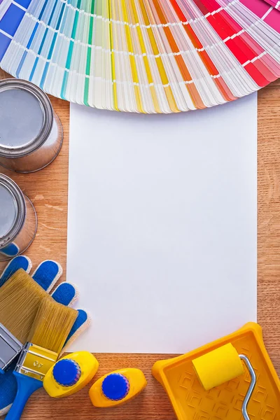 Ferramentas de pintura e guia paleta de cores pantone — Fotografia de Stock