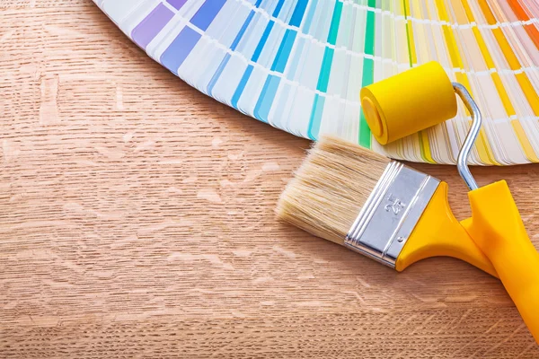 Paint brush and color palette — Stock Photo, Image