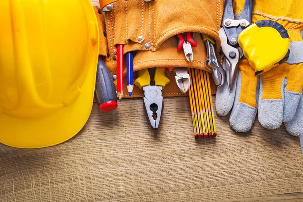 Conjunto de ferramentas de construção em toolbelt — Fotografia de Stock