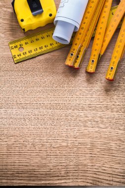 İnşaat planları ve ölçüm sarı aletleri