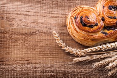 Üzümlü çörek buğday kulakları ile