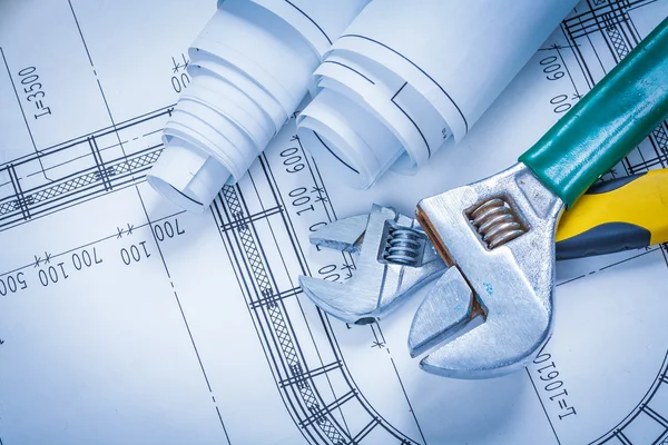 Ayarlanabilir somun anahtarları ve plan rulo