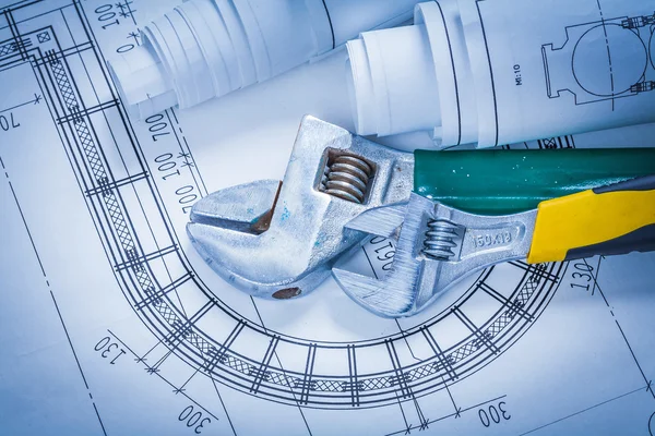 Ayarlanabilir somun anahtarları ve inşaat planları