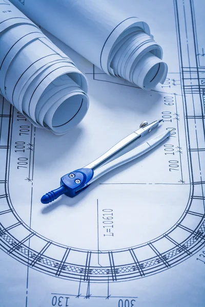 Plan rulo ve çift bir pergel