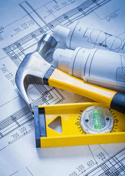Construction level, claw hammer, blueprints — Stock Photo, Image