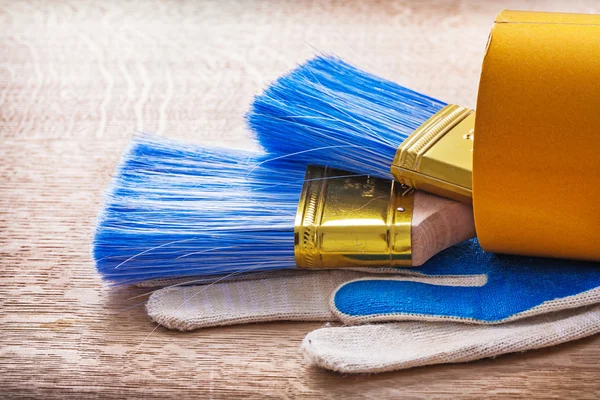 Two paint brushes and working gloves — Stock Photo, Image