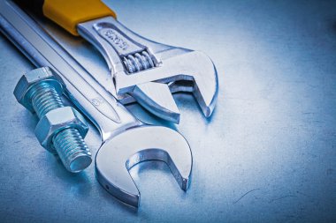 ayarlanabilir anahtarı, open-end anahtarı, cıvata ve somun