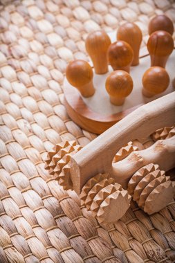 Canlandırıcı masaj hasır mat tahta