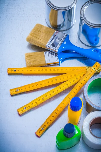 Herramientas de pintura de construcción con cintas adhesivas — Foto de Stock