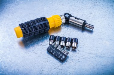 Reversible turnscrew, set of screw bits
