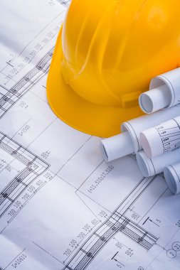 Planları ve sarı kask rulo