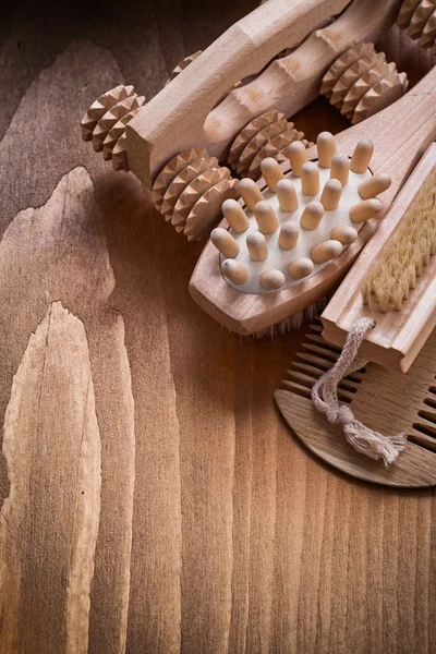 Scrubbing brush, wooden comb and massagers — Stockfoto