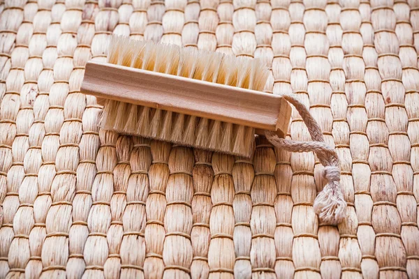 Single wooden scrubbing bath brush