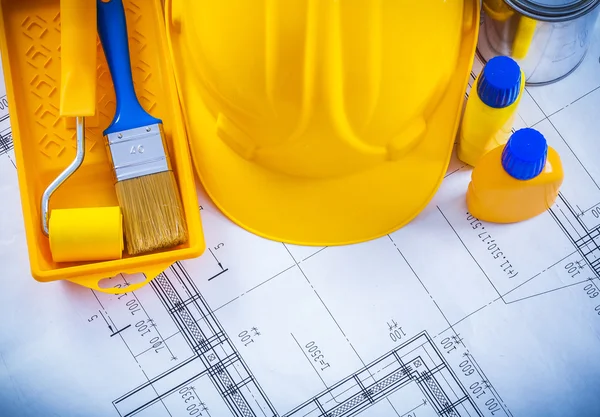 Building helmet, paint brush, roller — Stock Photo, Image