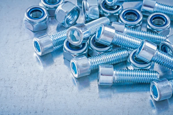 Threaded metal screw nuts and bolt — Stockfoto