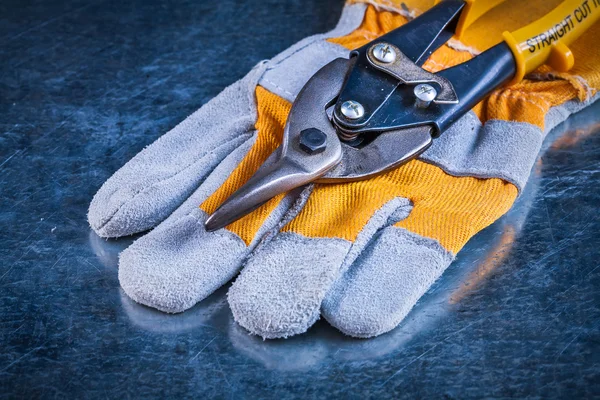 Safety gloves with tin snips — Stok fotoğraf