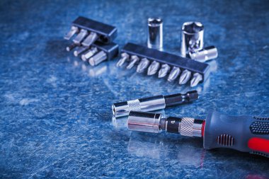 Insulated turn screw with interchangeable bits